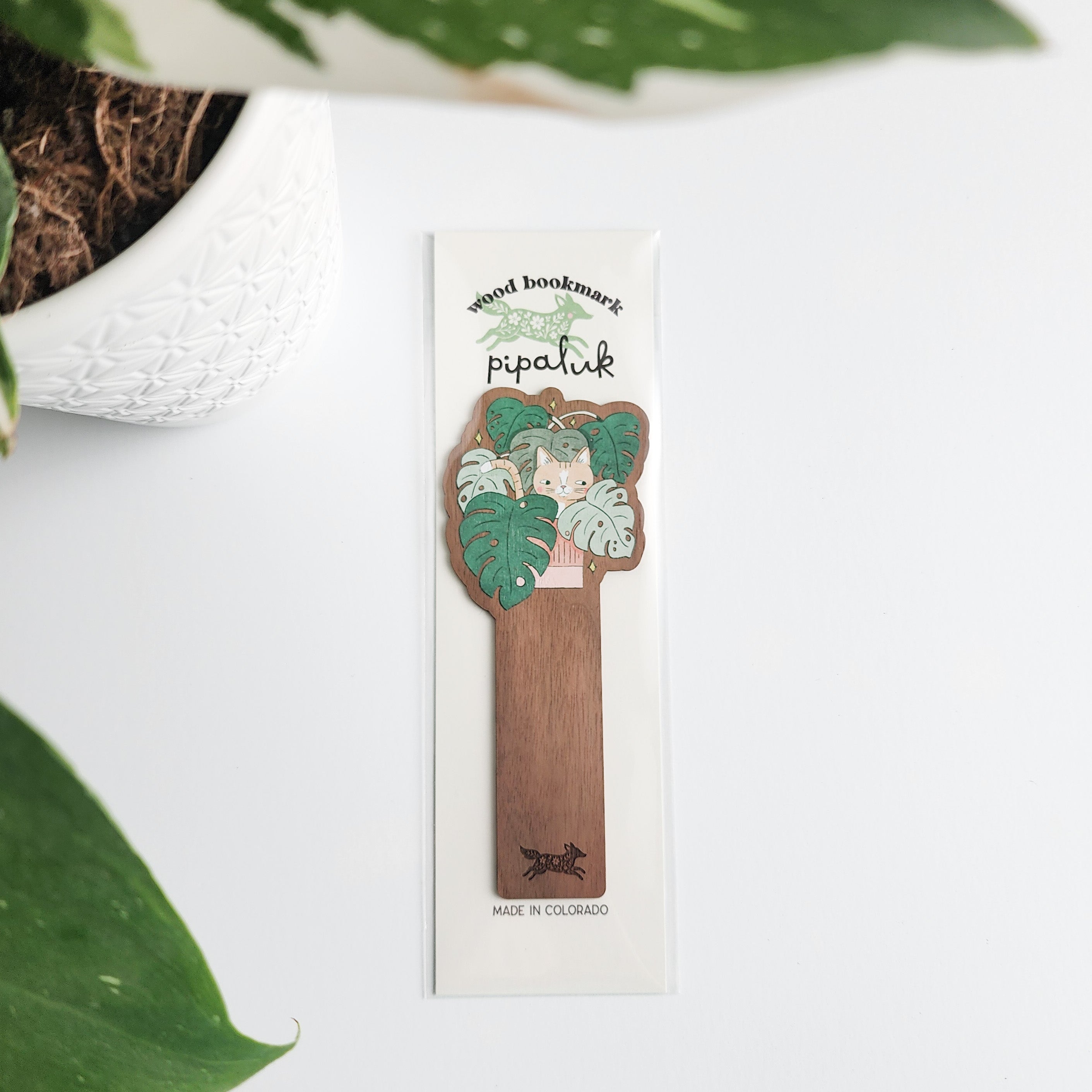 cat bookmark in pipaluk packaging on a white backround
