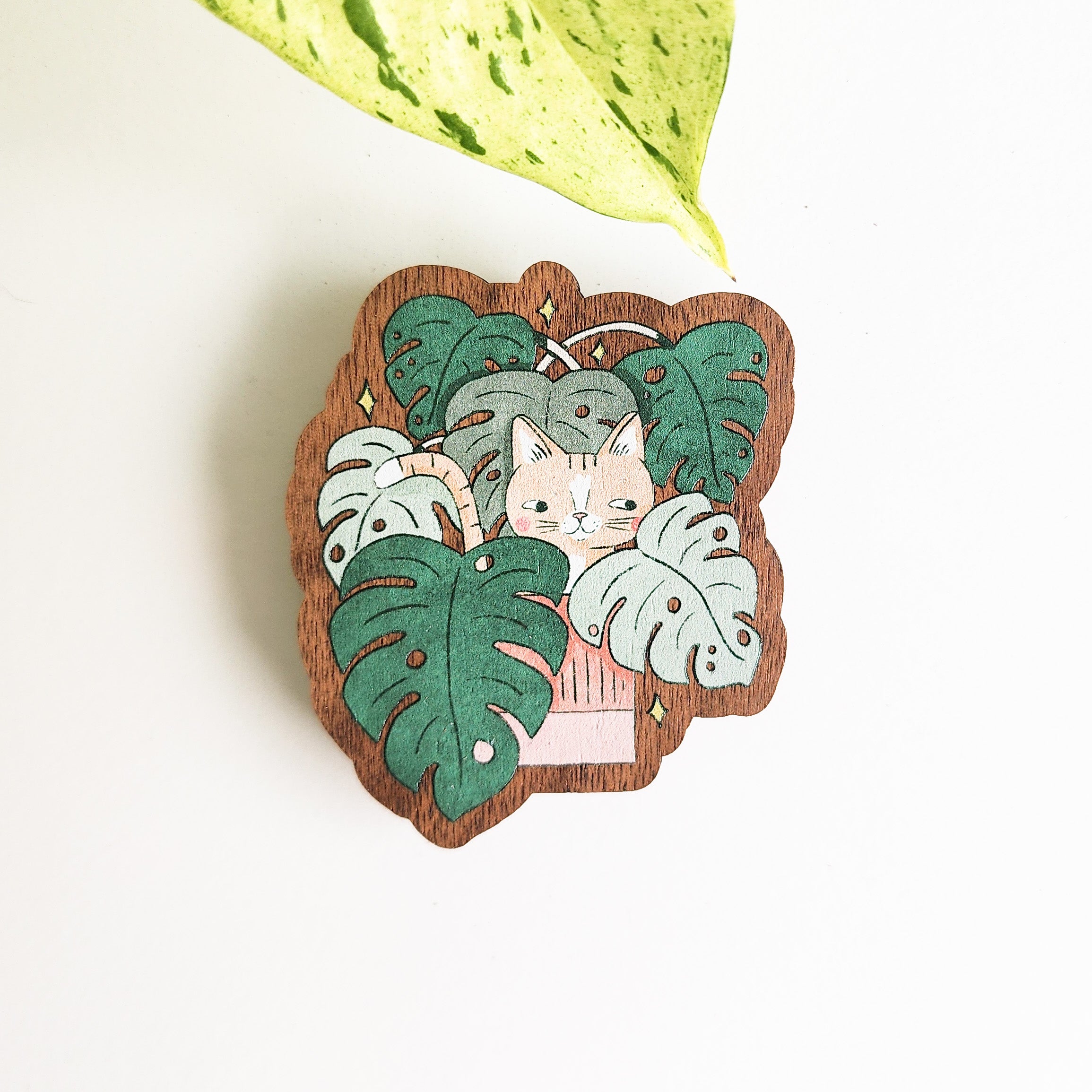 cat magnet on a white background with a leaf