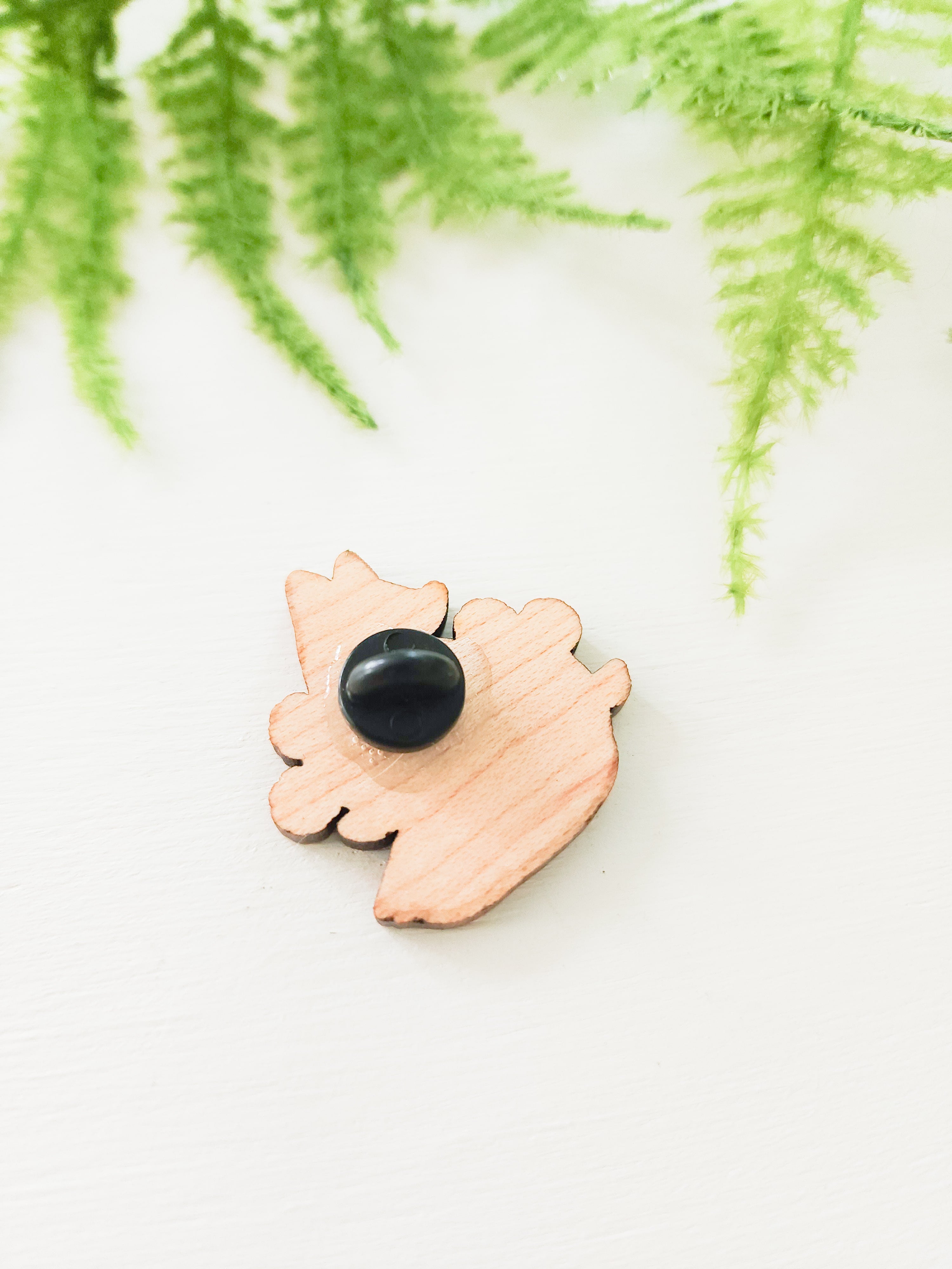back of fox pin with a rubber back