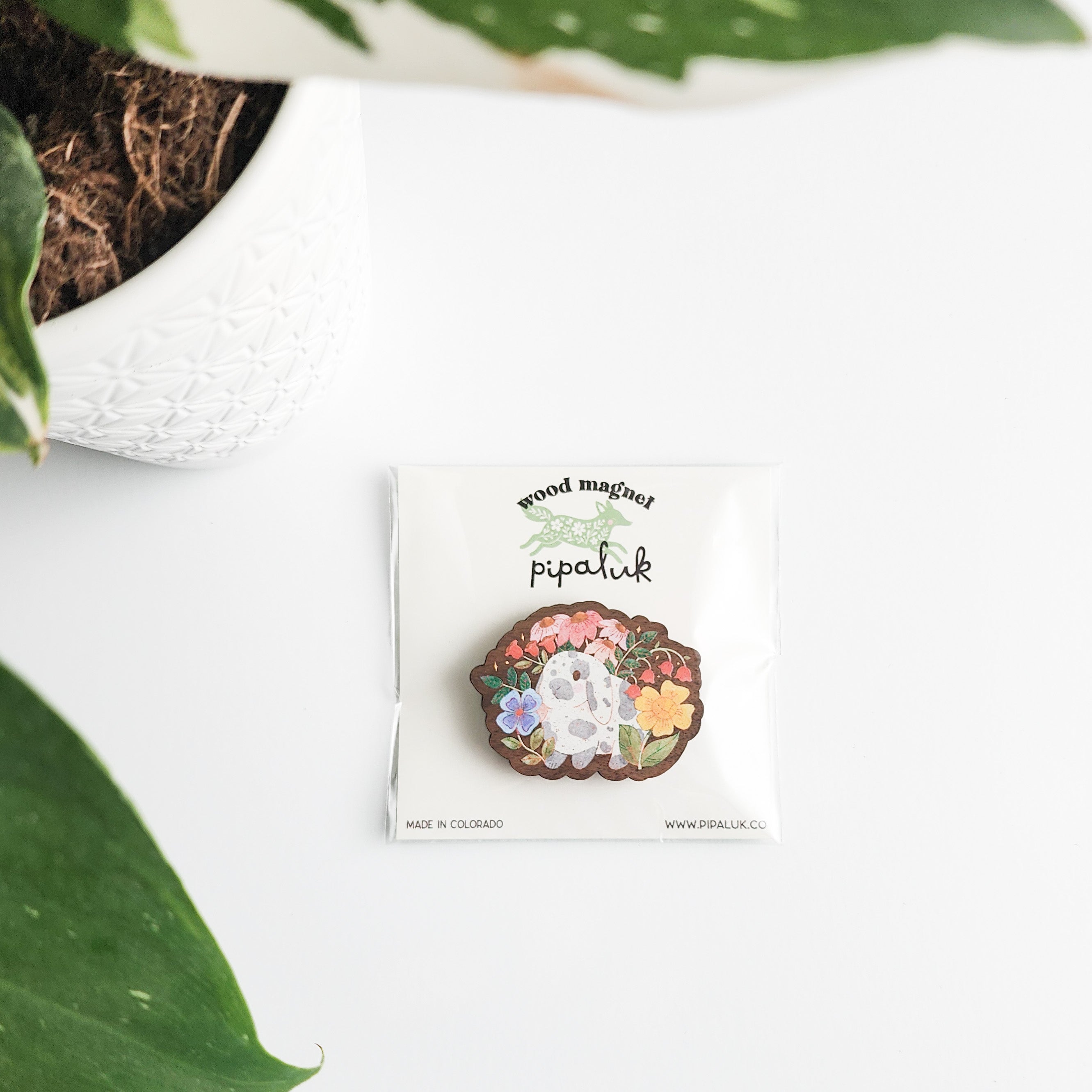 floral bunny magnet in Pipaluk packaging on a white background with leaves