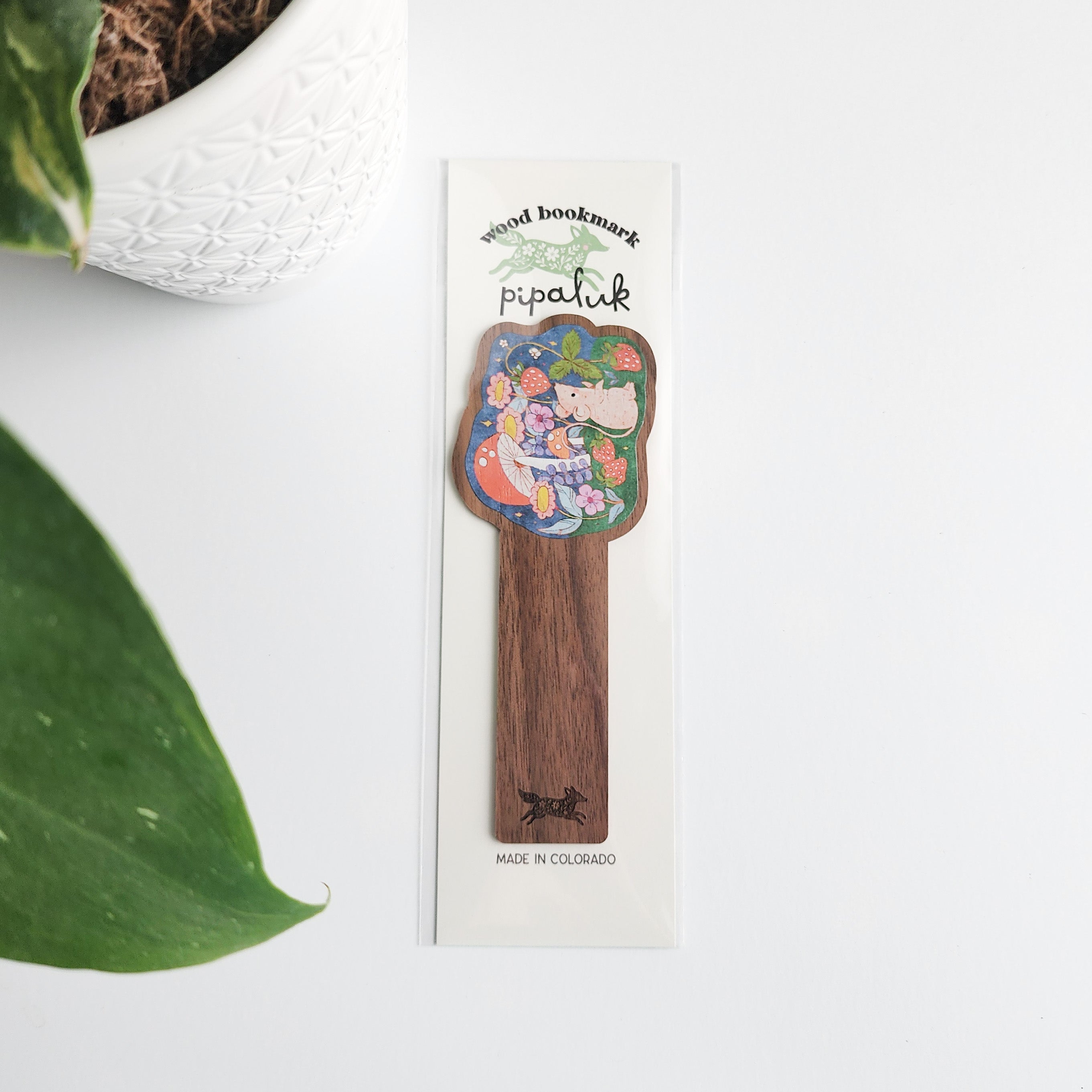 mouse bookmark in pipaluk packaging on a white background with leaves