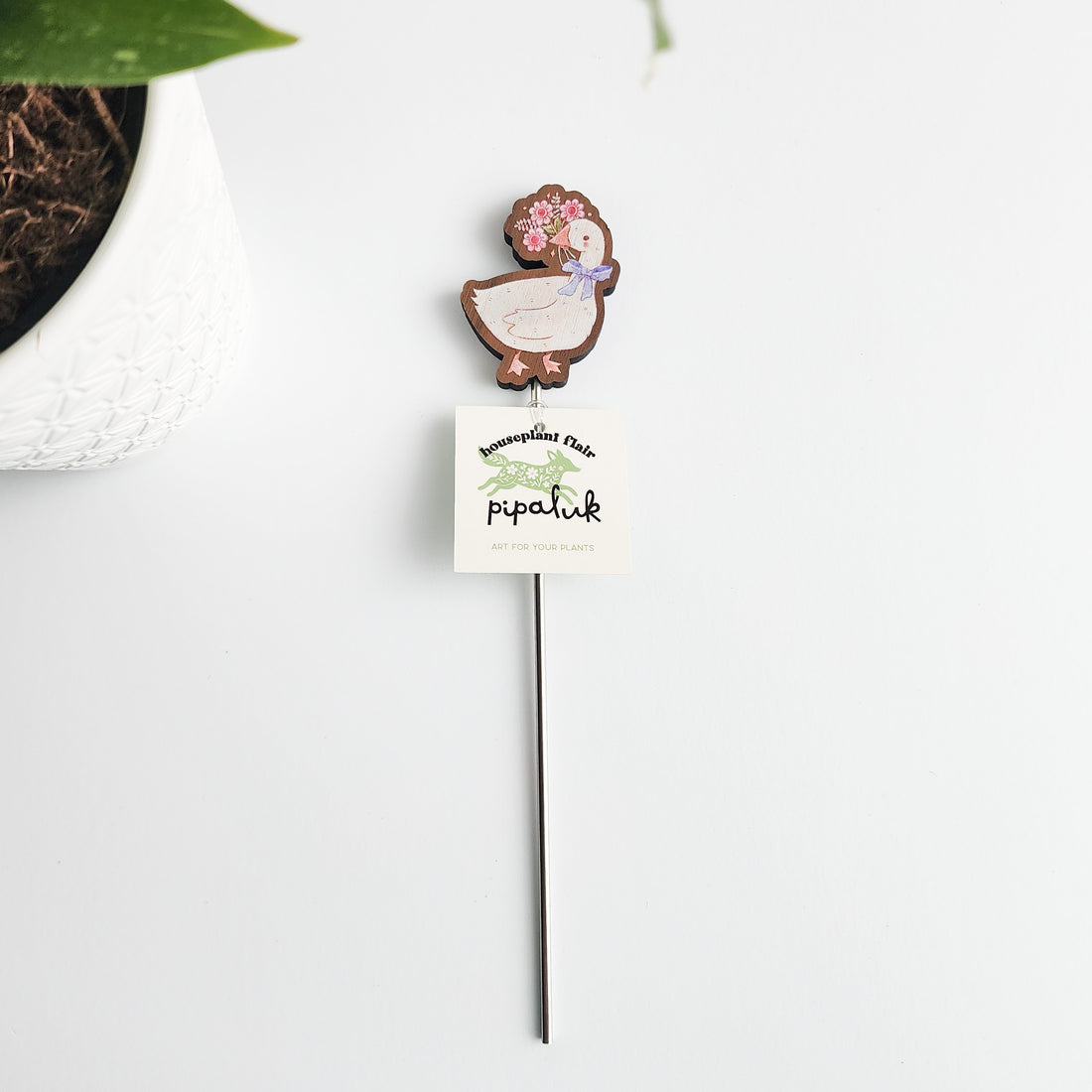goose plant stake with a pipaluk tag on a white background