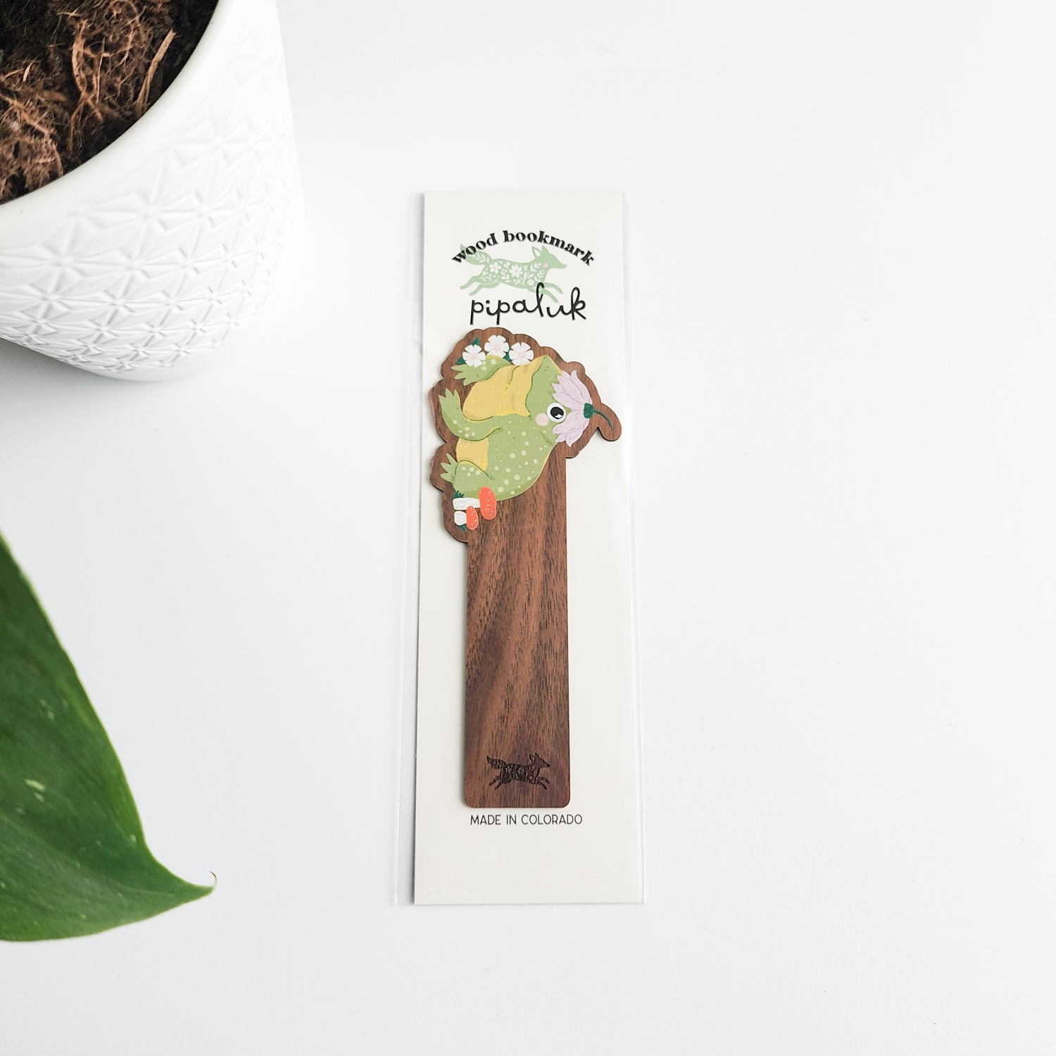 toad bookmark in pipaluk packaging on a white background with leaves