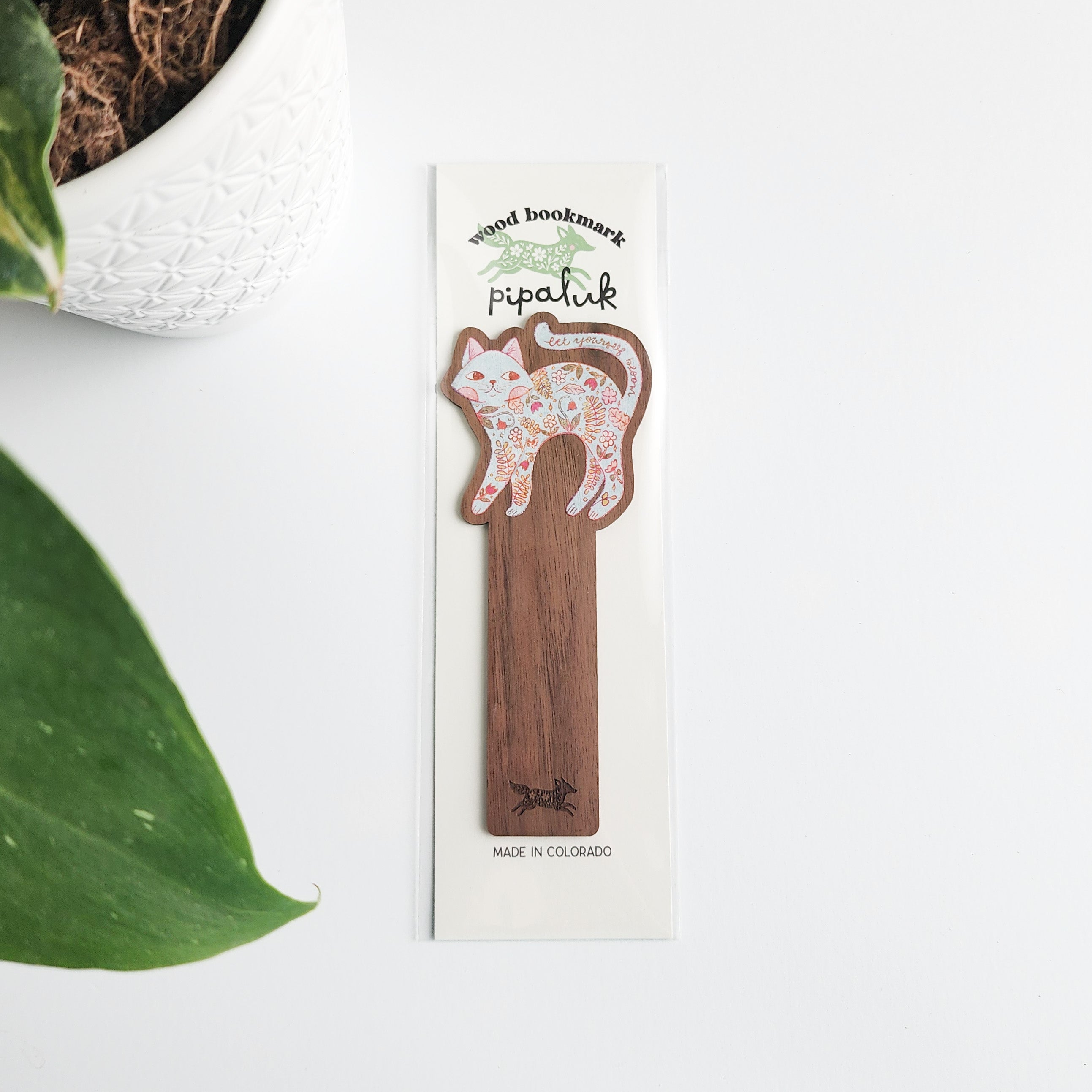 wooden floral cat bookmark in pipaluk packaging on a white background with leaves