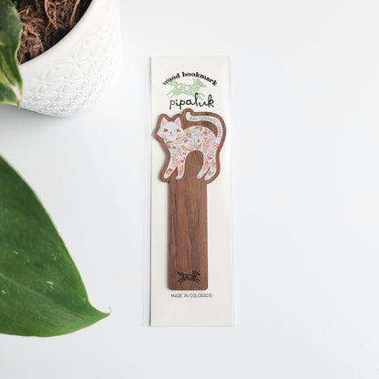 wooden floral cat bookmark in pipaluk packaging on a white background with leaves
